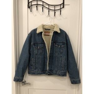 LEVI’S EX-BOYFRIEND SHERPA TRUCKER JACKET, Women Size M,